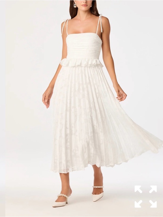 Astr Dresses & Skirts - NWT ASTR The Label Emerys Pleated Midi Dress